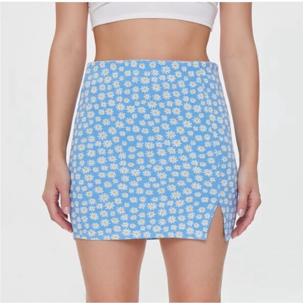 Forever 21 nwt size medium Blue Daisy Mini Skirt